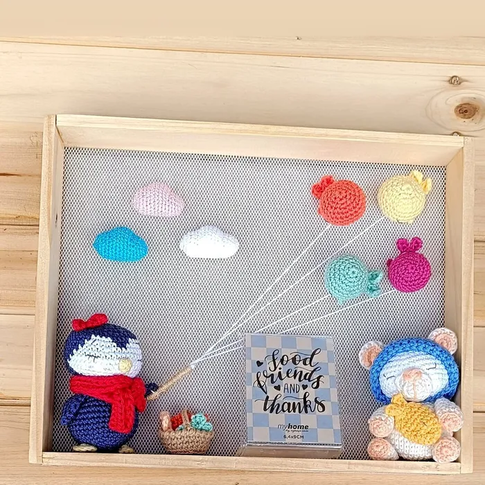 01_Brisa Cuadro «Brisa» Decoración infantil artesanal en amigurumi